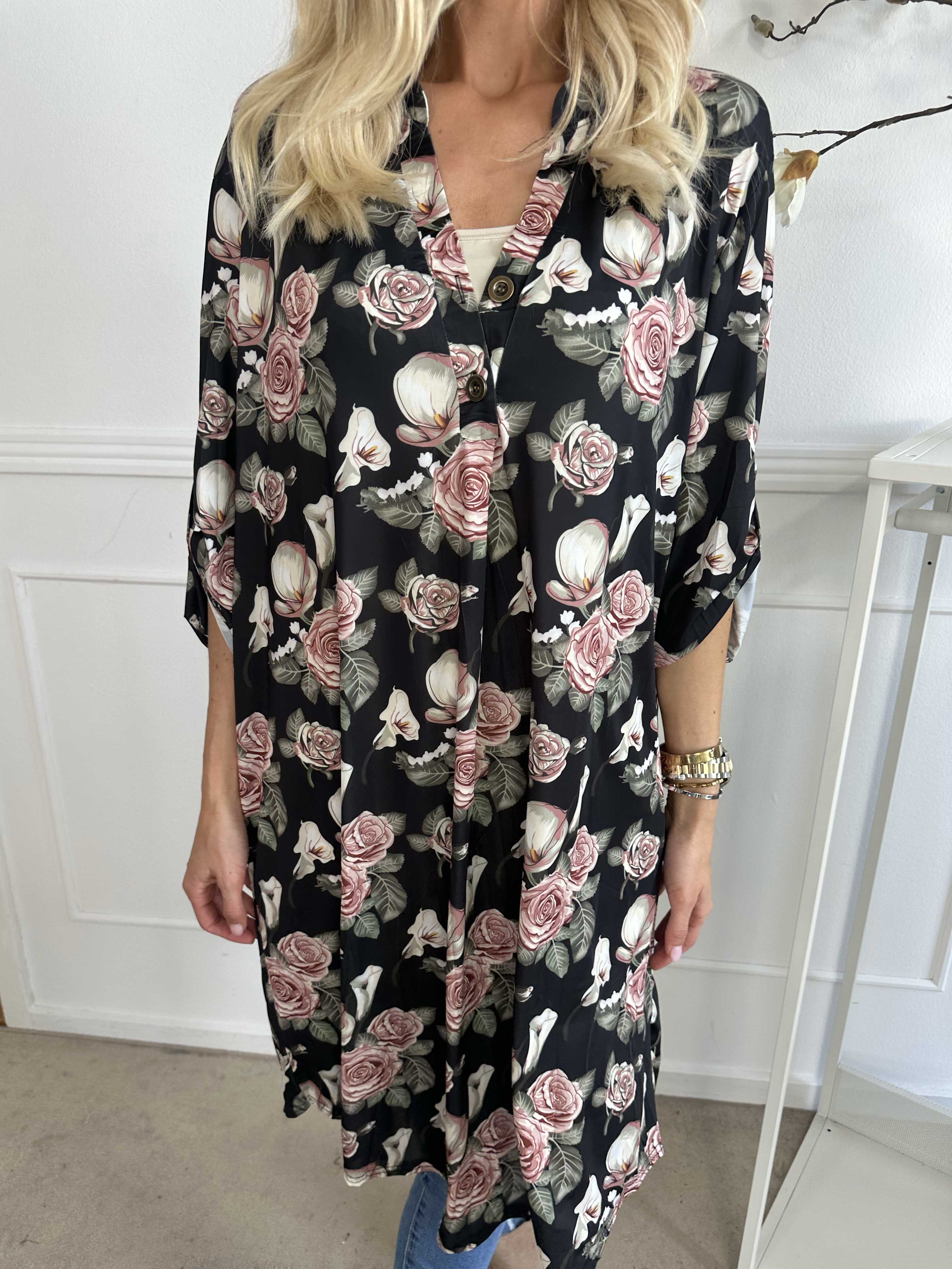 Ebba Flower Long - Sød blomstret kjole i elastisk stof